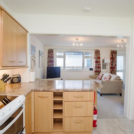 Harbour Apartment At 6 Dolphin Court With Parking Brixham Exterior photo