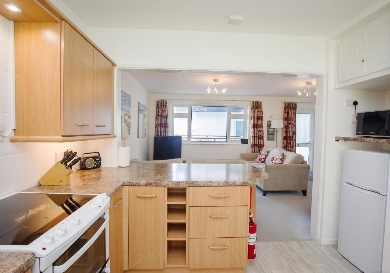Harbour Apartment At 6 Dolphin Court With Parking Brixham Exterior photo